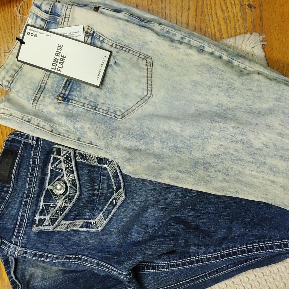 2 pr jeans Day trip/Almost Famous